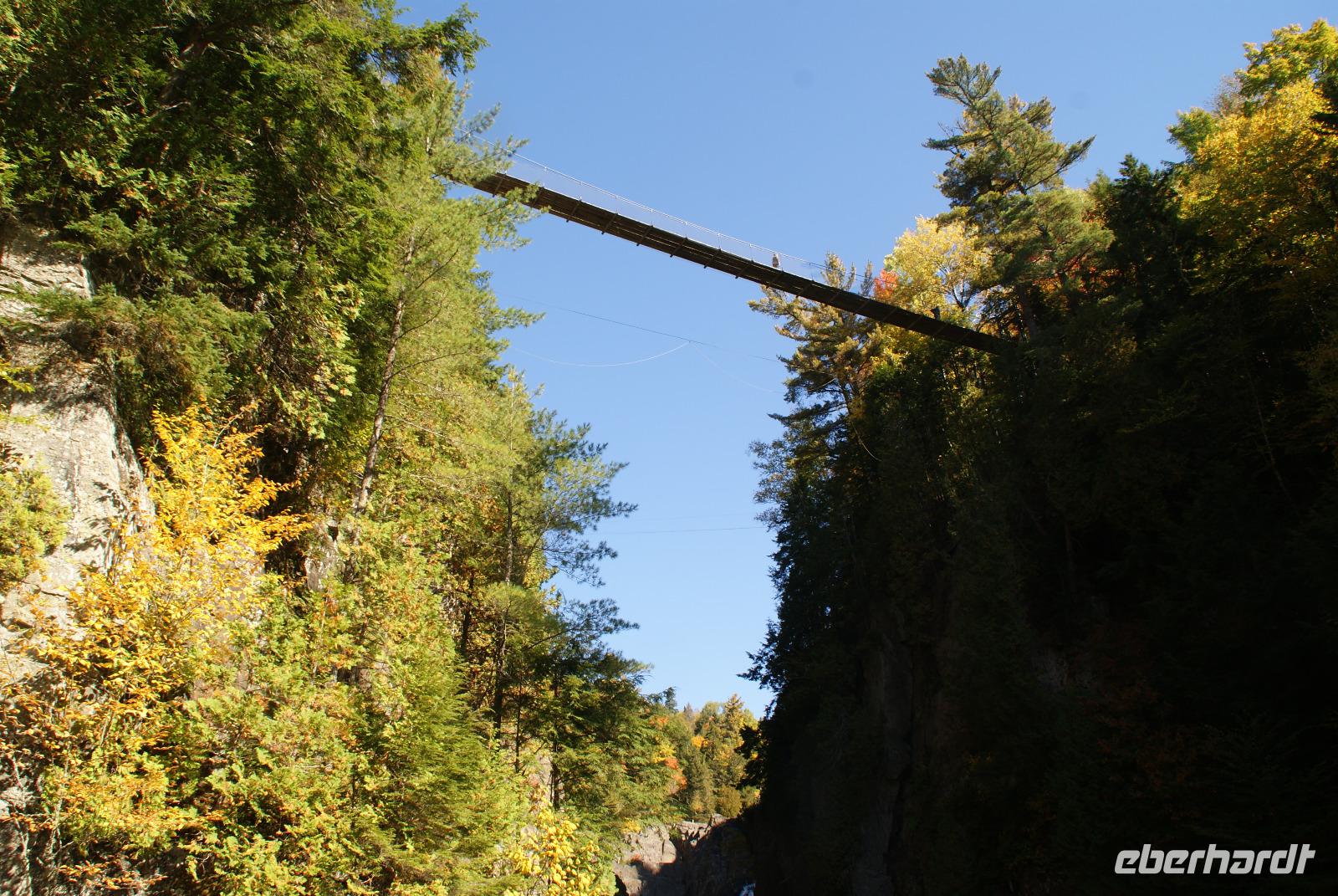 eine der Hängebrücken im Canyon Saint Anne