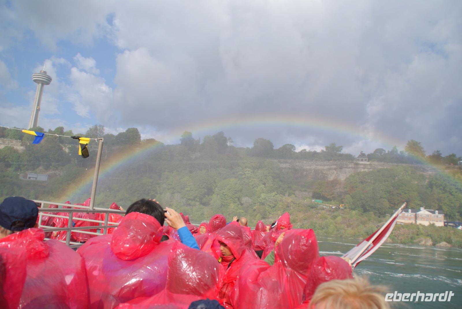 Wunderbarer Regenbogen vor den Niagara Fällen