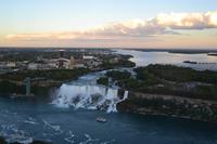 Blick vom Skylon Tower auf die amerikanischen Fälle