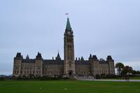 Parlamentsgebäude mit Friedensturm in Ottawa
