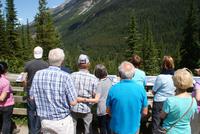 Wir warten auf den Zug am Spiraltunnel