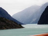 Eis versperrt die Einfahrt in den Fjord