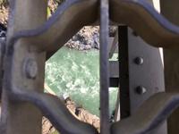 Sicht durch die Bruecke