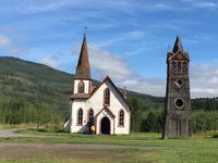 die Kirche mit seinem Glockenturm