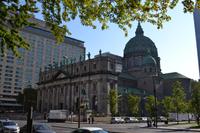 Stadtrundfahrt Montréal - Cathédrale Marie-Reine-du-Monde