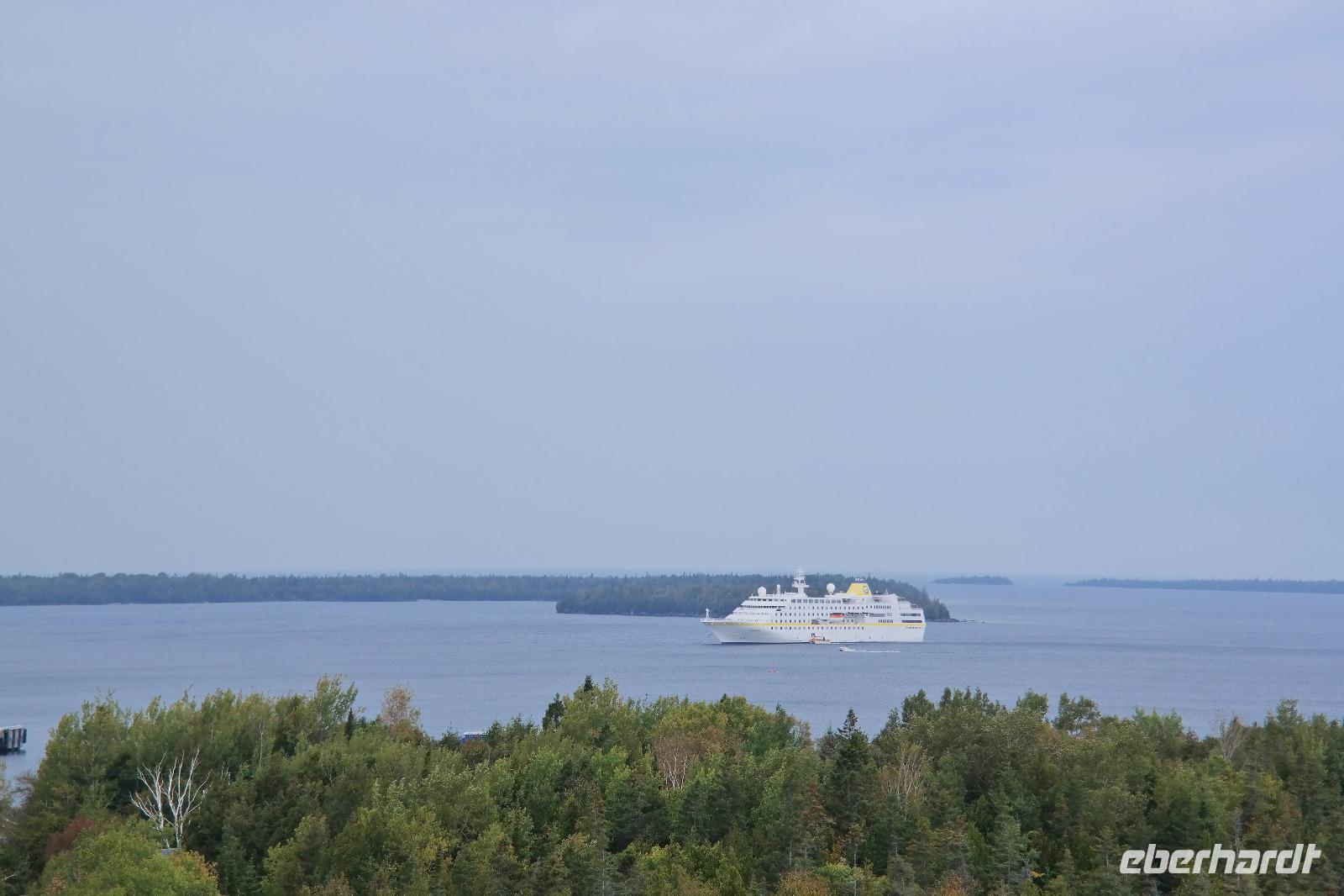 MS Hamburg vor Tobermory