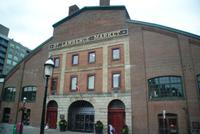 St. Lawrence Market mit den schönen Markthallen