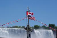 Auf dem Hornblower Schiff zu den Niagara Fällen