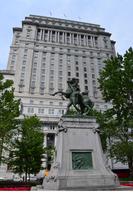 Ankunft in Montréal - Kriegsdenkmal am Square Dorchester