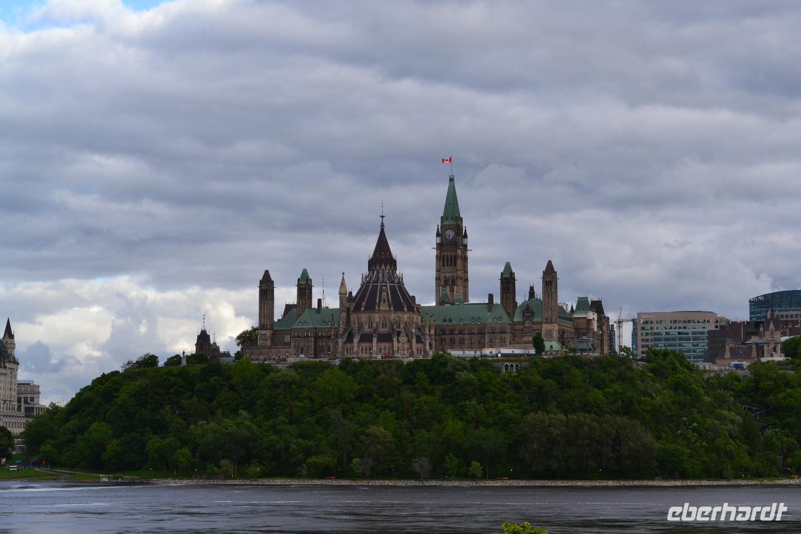Stadtrundfahrt Ottawa & Gatineau - Blick auf das Parlamentsgebäude