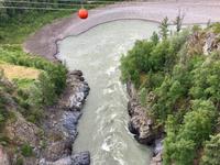 auf der hohen, durchsichtigen Hawagliet Bruecke