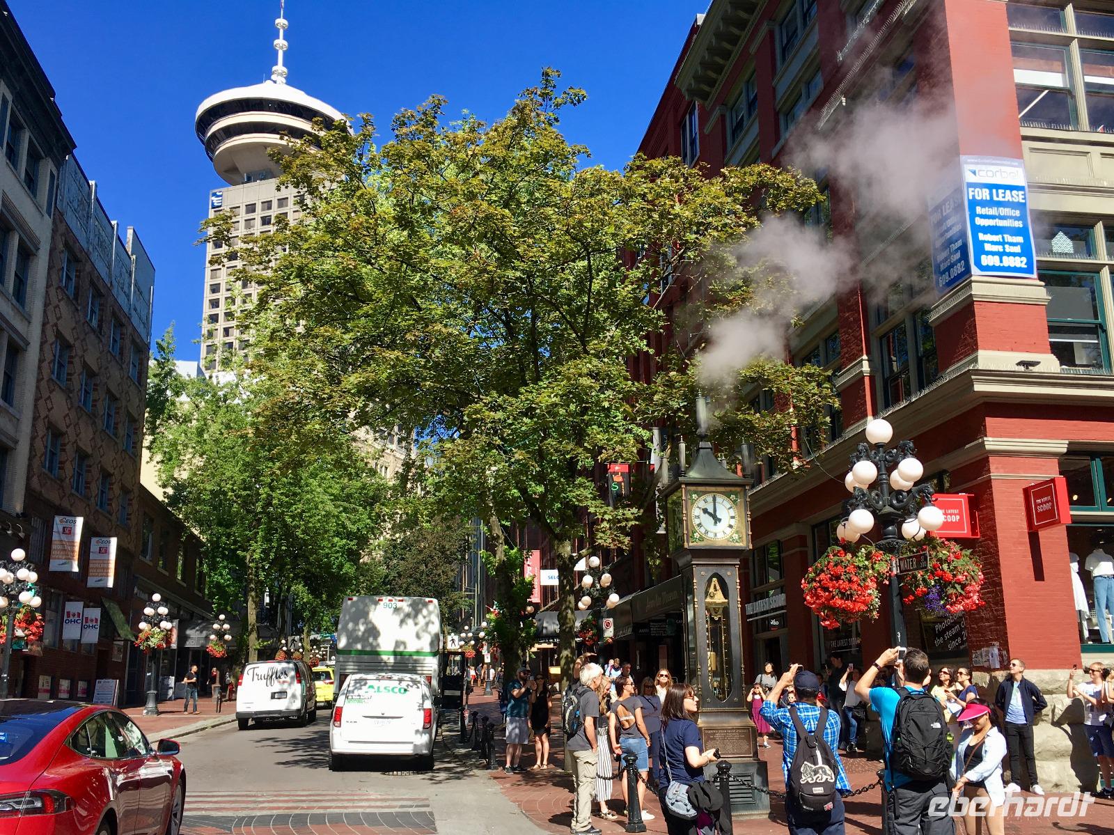 Dampfuhr und Harbour Tower in Vancouver