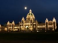 Das Parlament wird auch vom Mond beleuchtet