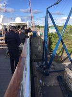 MS Hamburg Feinstarbeit in den Schleusen