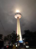 Ost-Kanada zum Indian Summer - Skylon Tower in Niagara