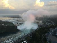 Blick vom Skylon Tower auf die Niagara Falls