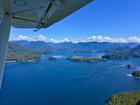 Flug auf Maquinna Island