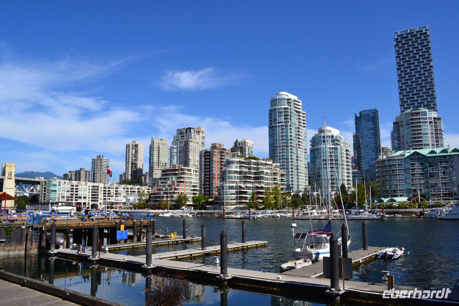 Stadtrundfahrt Vancouver - Skyline von Granville Island aus gesehen