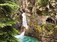 1. Wasserfall im Johnston Canyon
