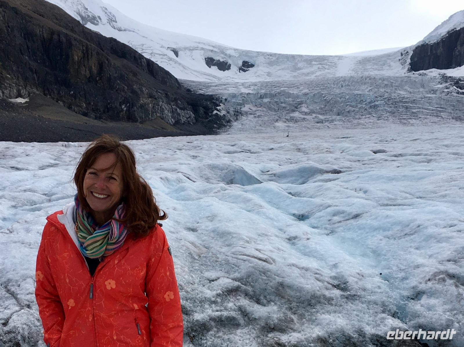 Elisabeth auf dem Athabasca Gletscher 
