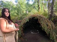 Vanessa erklaert die Sauna