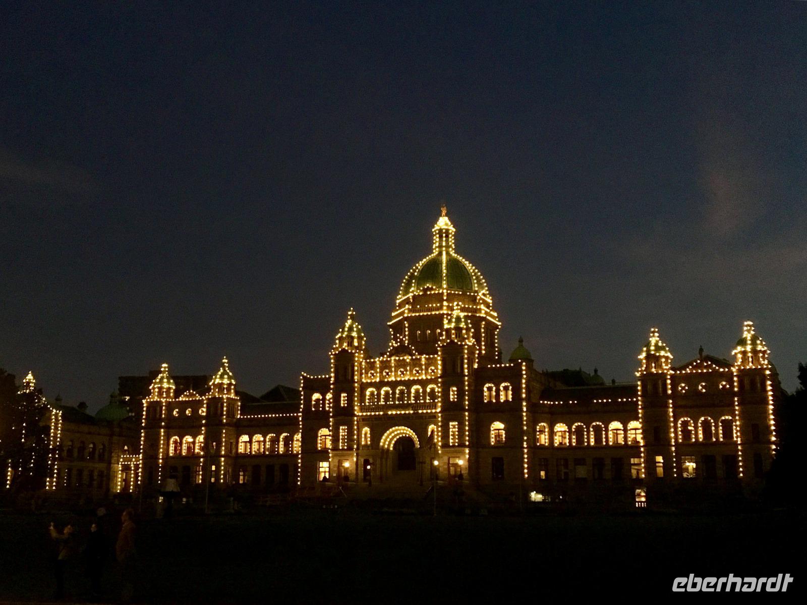 Das Parlament in Victoria by night