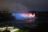 256 Niagara-Fälle bei Nacht