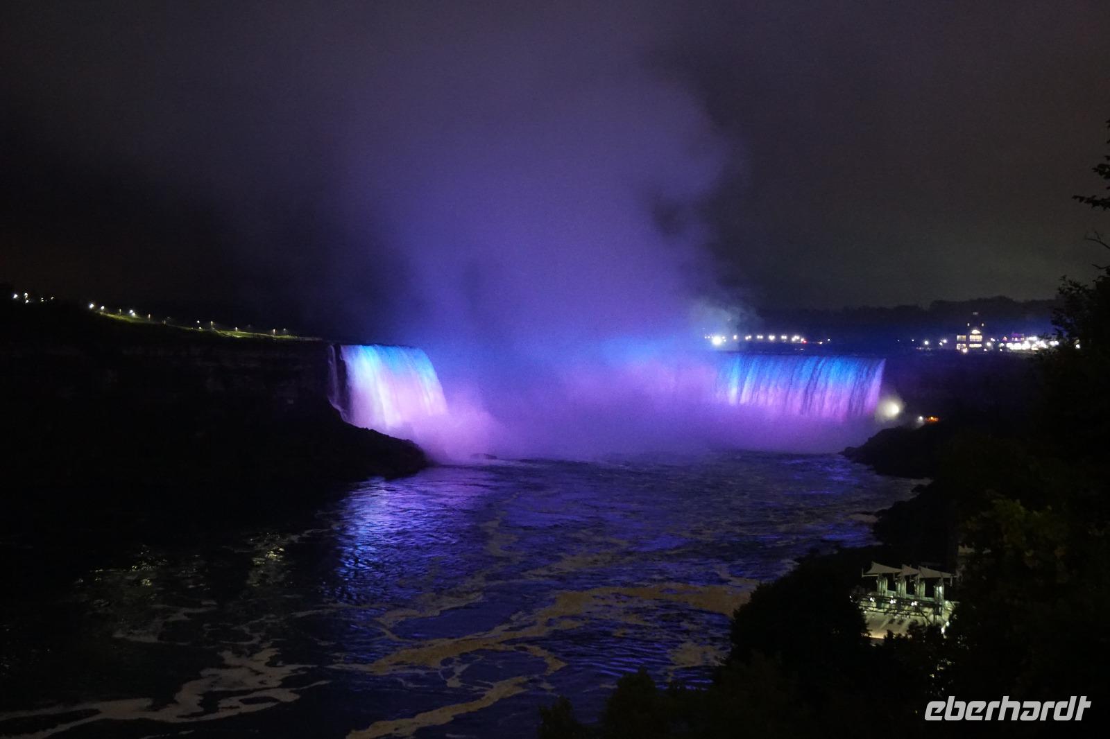 257 Niagara-Fälle bei Nacht