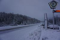 350 Sunwapta Lodge mit Schnee