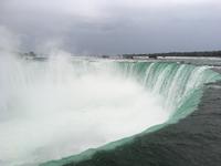 Niagarafälle - Bootsfahrt an die Wasserfälle