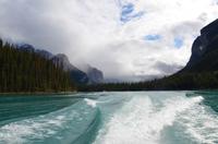 Fahrt auf dem Maligne Lake