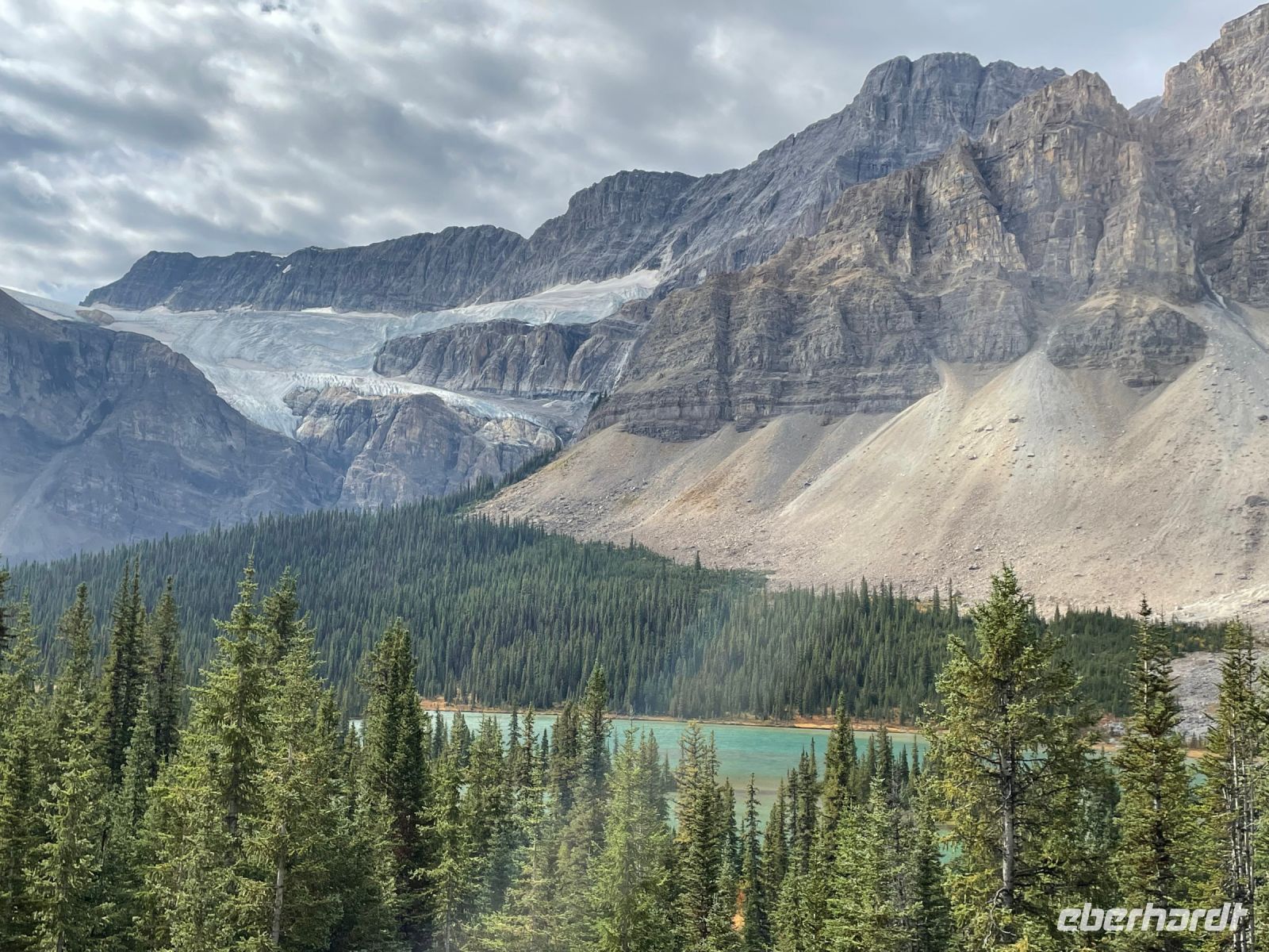 Vorbei am Hector Lake - Blick auf den Croowfood Glacier