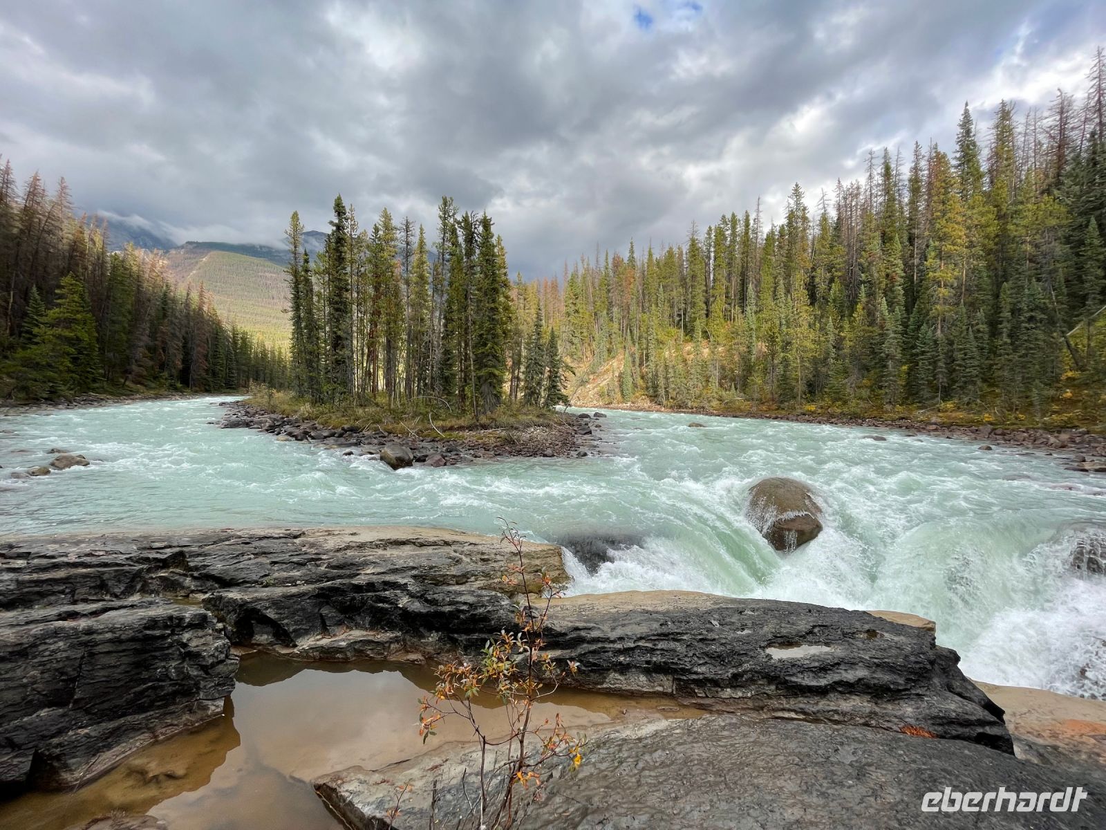 Fotostopp an den Sunwapta Wasserfällen