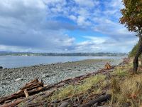 Am Strand der Tsa Kwa Luten Lodge