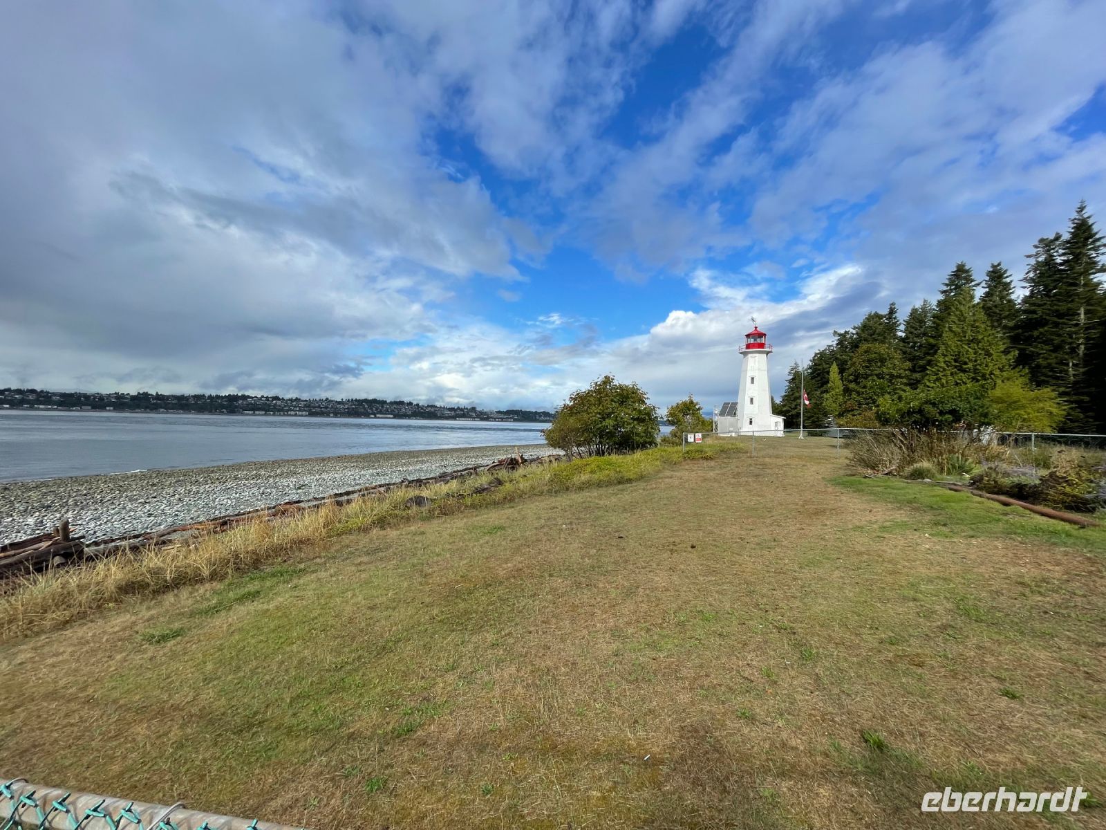 Am Strand der Tsa Kwa Luten Lodge