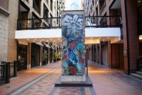 113 Ein Stück Berliner Mauer in Montreal