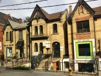 Aber auch solche Haeuser gibts downtown Toronto