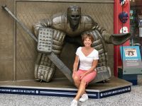 Unsere Reiseleitung mit Maple Leave Hockeyspieler