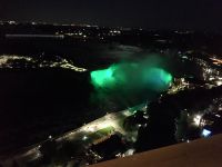 Hier die Niagara Hufeisenfaelle in gruen