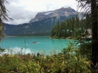 Der schoene Emerald Lake im Yoho National Park