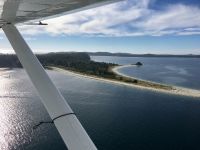 Mit dem Wasserflugzeug ueber Flores Island bei Tofino