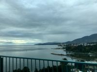 Auf der Lions Gate Bridge von West Vancouver nach Stanley Park und Vancouver Downtown