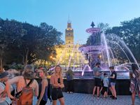 Zum Musikfestivalsommer in Quebec ist viel los, vor allem junge Leute vergnügen sich in der Altstadt