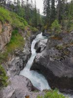 Wasserfall im Karstgebiet, Maligne Canyon