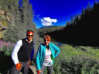 Gudrun, unsere Reiseleiterin und Alazar, unser Busfahrer