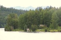 101 Seeufer mit Bergkulisse