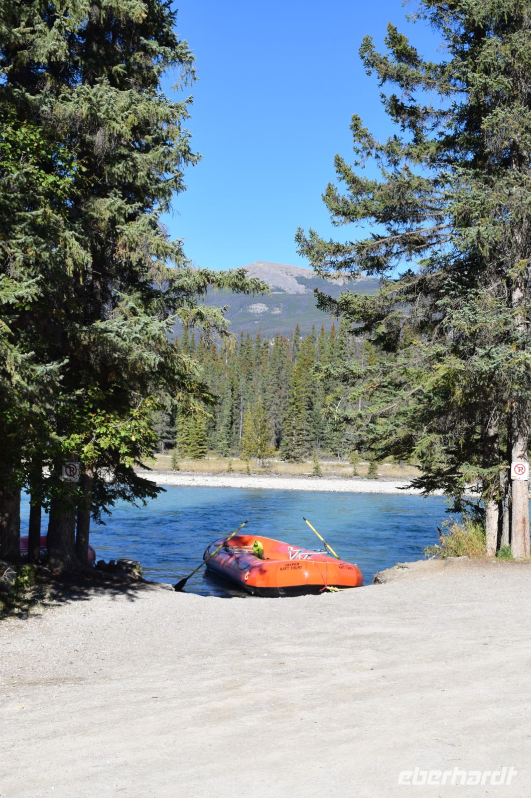 Einstieg zur Schlauchboottour auf dem Athabasca River