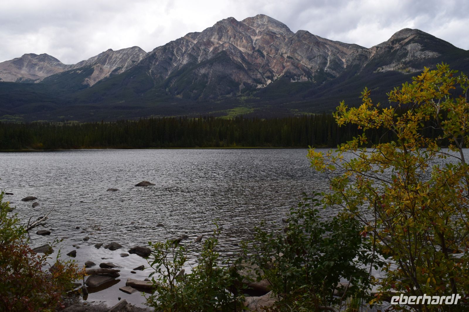 Pyramid Lake mit Blick auf gleichnamigen Berg