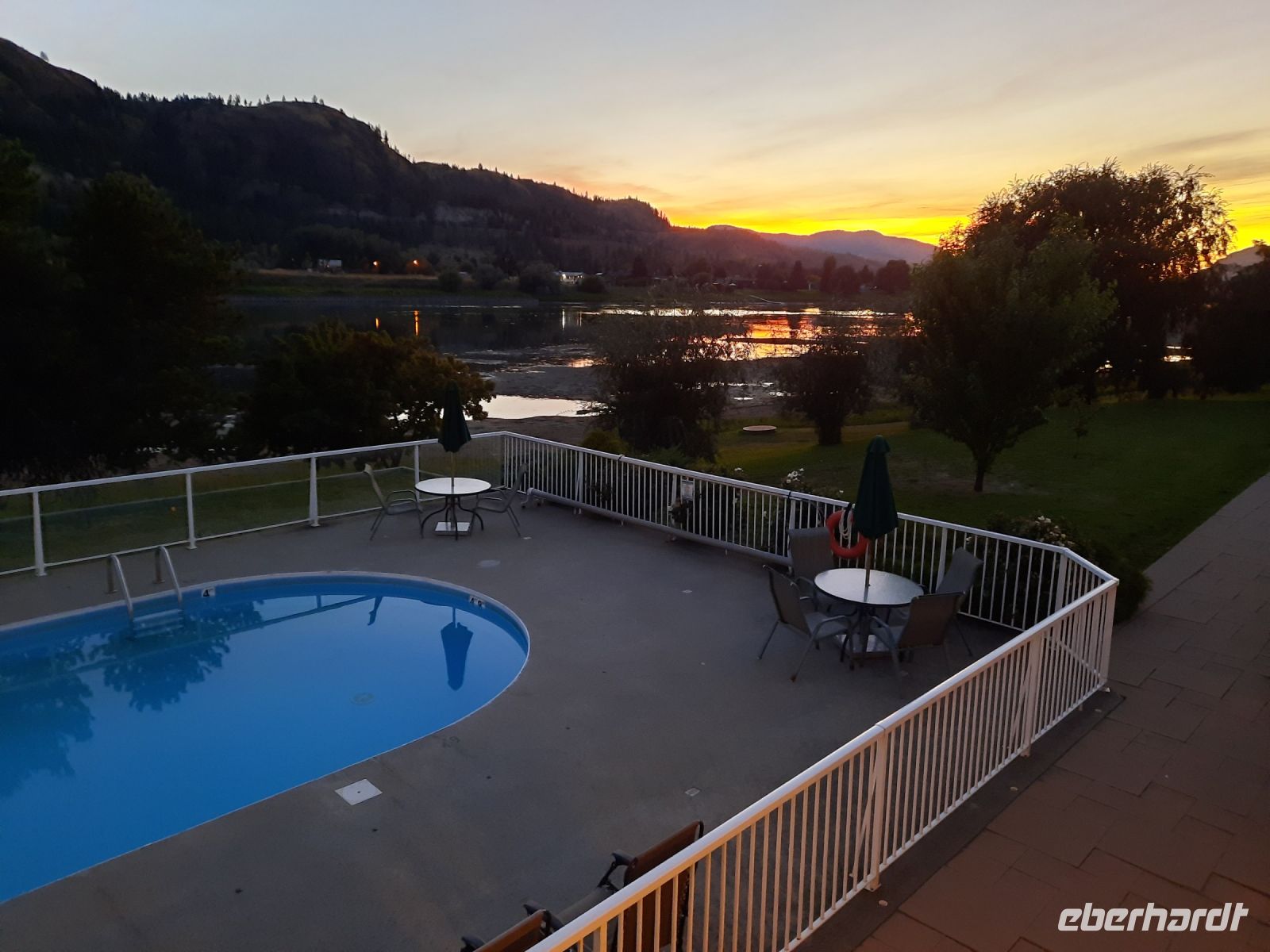 Sonnenuntergang am Thompson River mit BBQ