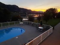 Sonnenuntergang am Thompson River mit BBQ